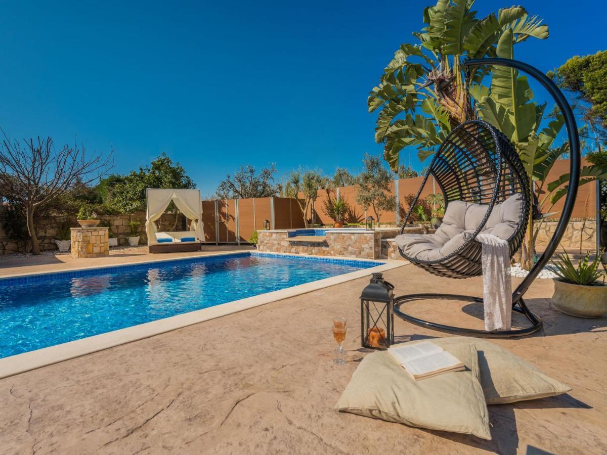 Garden Star Villa *